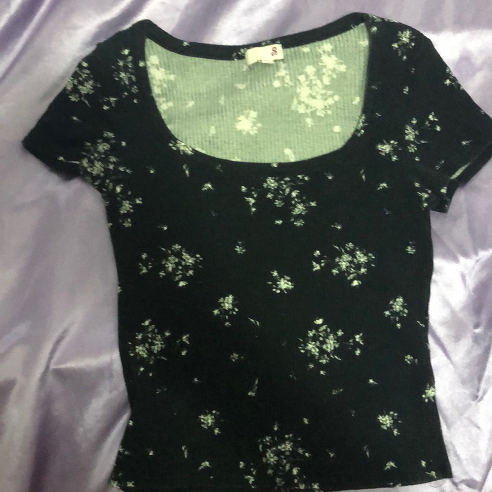 Floral crop top 🖤🤍